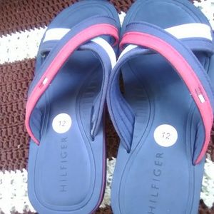 Selling a brand new pair of TOMMY Hilfiger slides